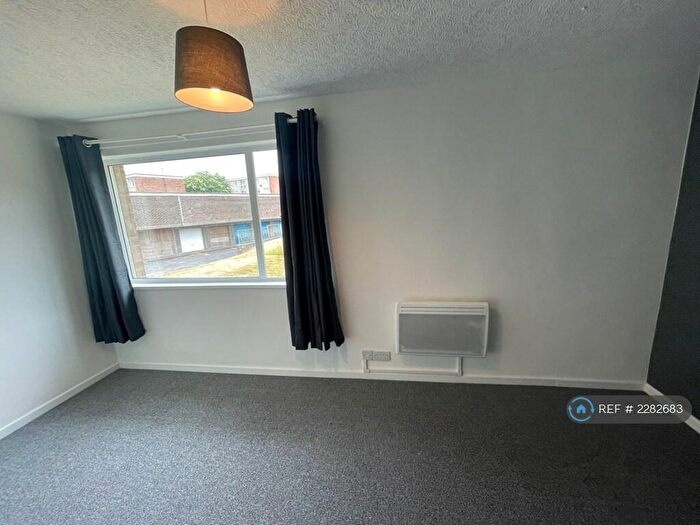 2 Bedroom Flat To Rent In Baildon, Bradford, BD17