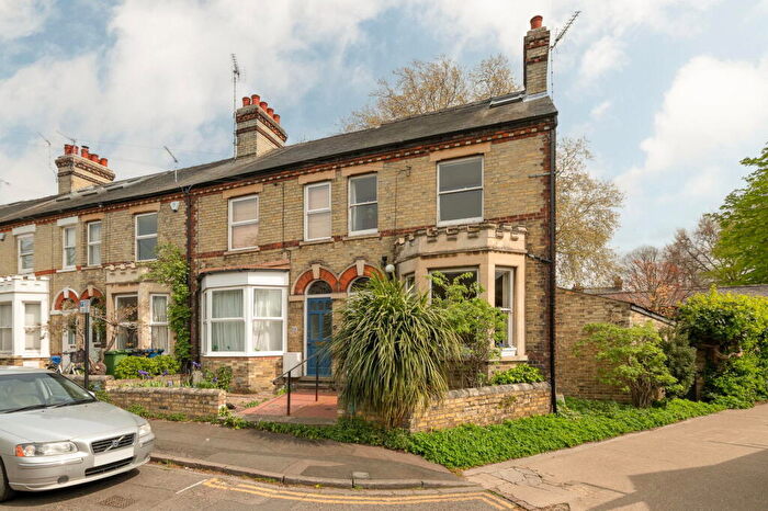 3 Bedroom End Of Terrace House For Sale In Kimberley Road, Cambridge, CB4