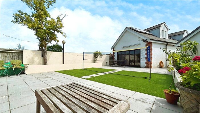 3 Bedroom Bungalow For Sale In Pole Hill Road, Uxbridge, Middlesex, UB10