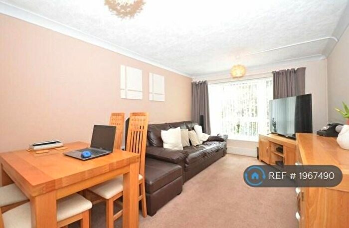 2 Bedroom Flat To Rent In Meynell Heights, Leeds, LS11