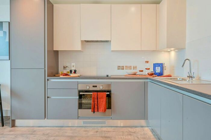 2 Bedroom Flat To Rent In Talisker House, Acton, London, W3