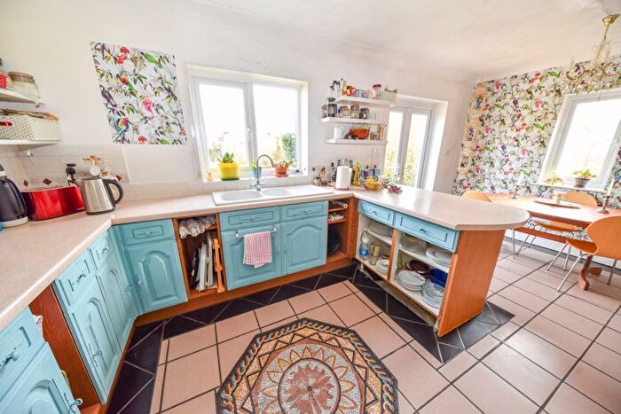 4 Bedroom Detached House For Sale In Orchard Road, Havant, PO9