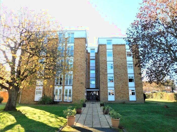 2 Bedroom Flat To Rent In Greenlands Road, Staines-Upon-Thames, Surrey, TW18