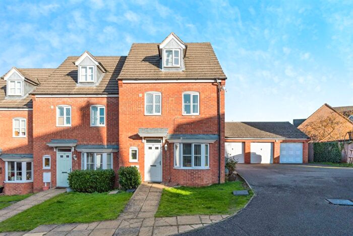 4 Bedroom Semi-Detached House For Sale In Haddon Road, Grantham, NG31