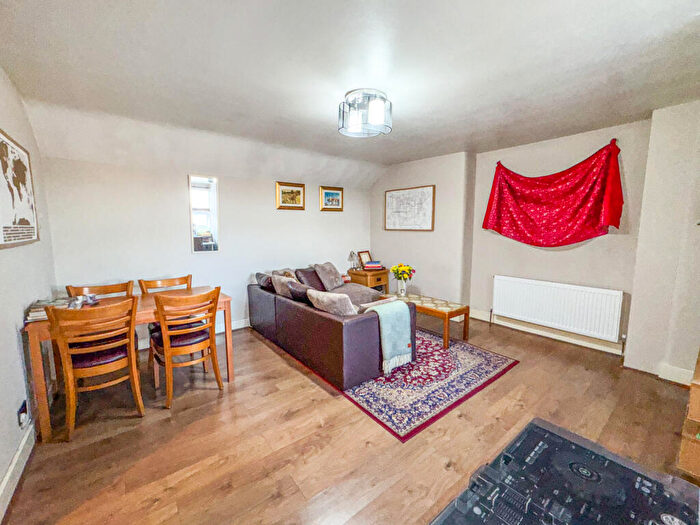 1 Bedroom Flat To Rent In Lower Clapton Road, E5