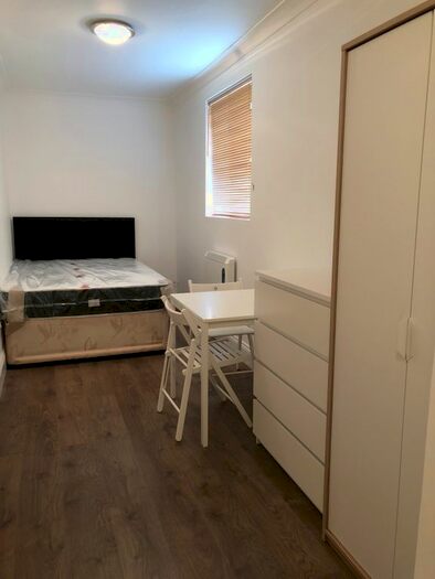 Studio To Rent In Stroud Green Road, London, N4
