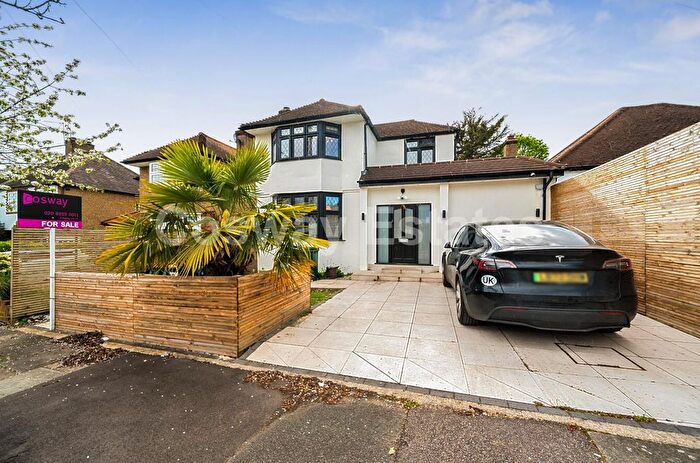 4 Bedroom Detached House For Sale In Featherstone Road, Mill Hill, NW7