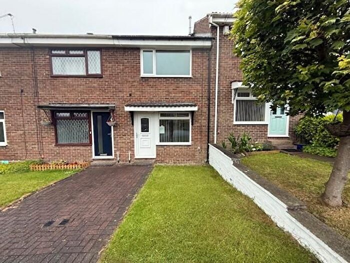 2 Bedroom Town House For Sale In Camellia Mount, Bradford, BD7