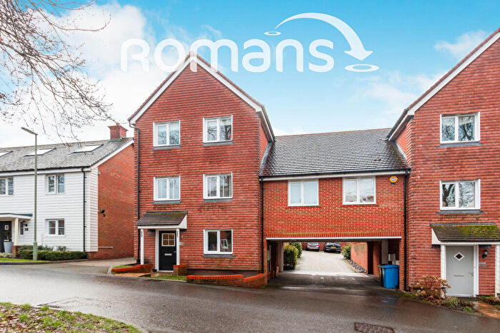 4 Bedroom House To Rent In Poulter Place, Church Crookham, Fleet, GU52