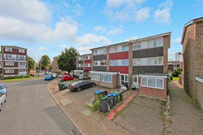 6 Bedroom Town House To Rent In Smith Street, Berrylands, Surbiton KT5