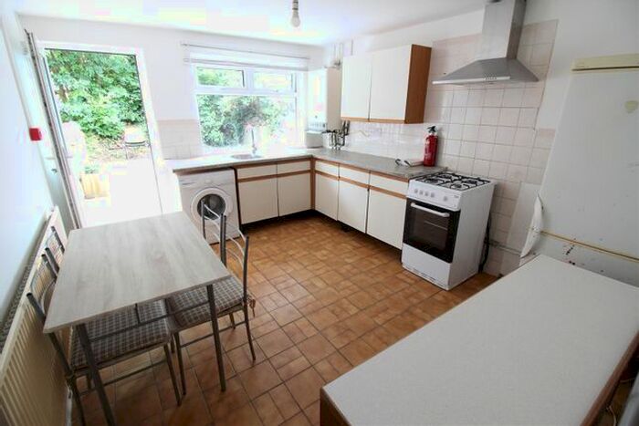 1 Bedroom Flat To Rent In Mundy Place, Cathays, Cardiff CF24