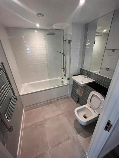 2 Bedroom Flat To Rent In Chevette Court, Luton, LU2