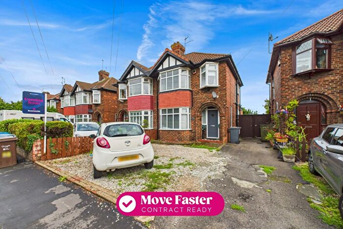 3 Bedroom Semi-Detached House For Sale In Wold Road, Hull, HU5