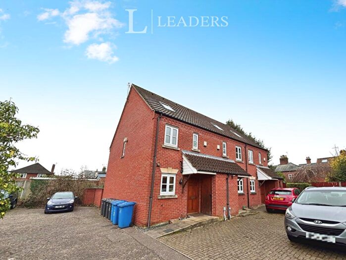 3 Bedroom Town House To Rent In Hawthorn Row, West End Street, Norwich, NR2