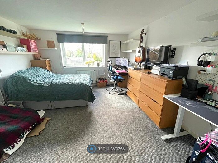 Studio To Rent In Bath Road, West Drayton, UB7