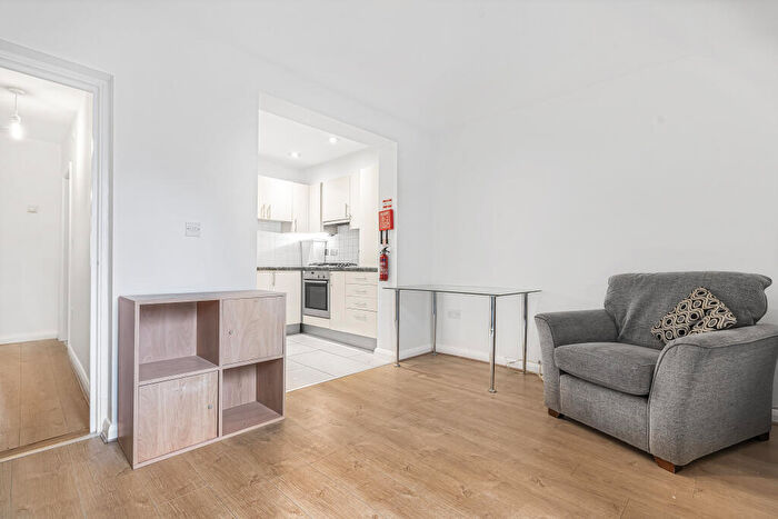 3 Bedroom Semi-Detached House To Rent In Temple Road, OX4