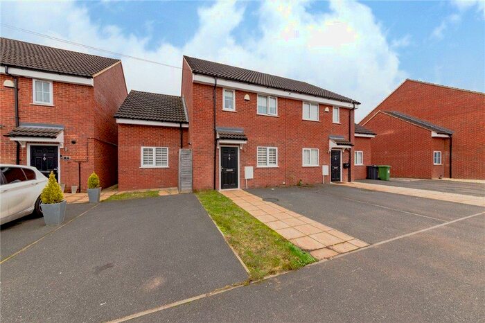 4 Bedroom Semi-Detached House For Sale In Macs Close, Padworth, Reading, RG7