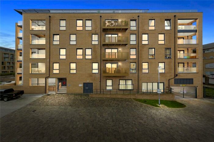 2 Bedroom Apartment To Rent In Dunn Side, Chelmsford, Essex, CM1