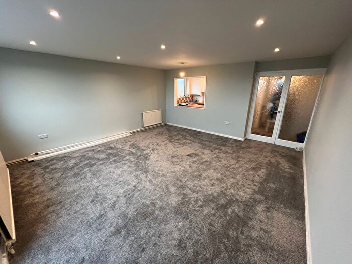 2 Bedroom Flat To Rent In Cooden Drive, Bexhill-On-Sea, TN39