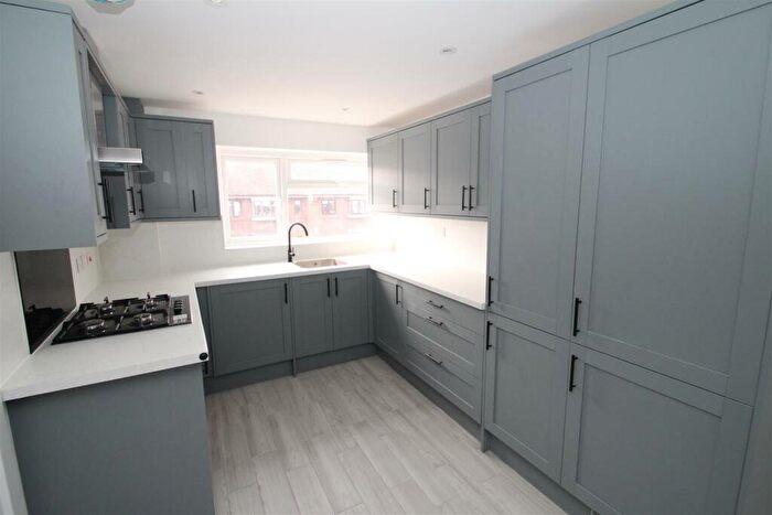 4 Bedroom Maisonette To Rent In Avon Square, Hemel Hempstead, HP2