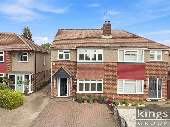 4 Bedroom Semi-detached House For Sale In Montayne Road, Cheshunt, EN8