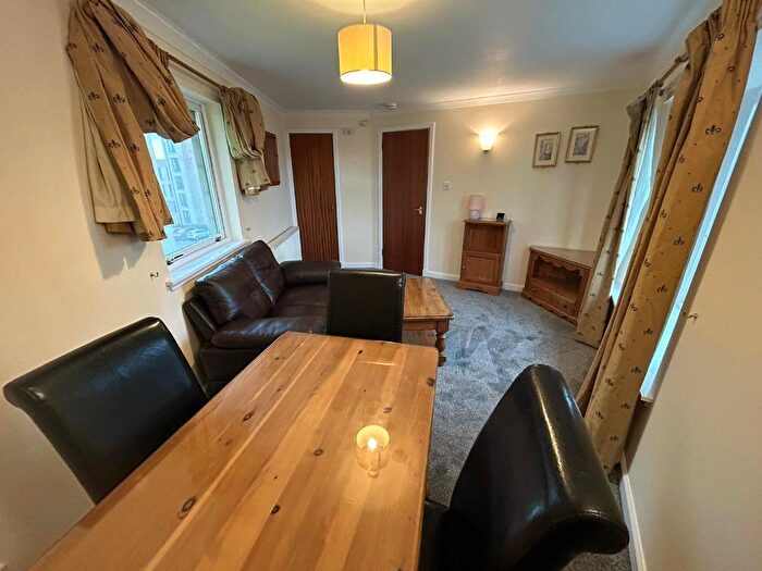 2 Bedroom Flat To Rent In Abbey Lane, Abbeyhill, Edinburgh, EH8