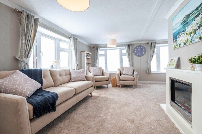 2 Bedroom Park Home For Sale In Ryther Road, Ulleskelf, Tadcaster, LS24