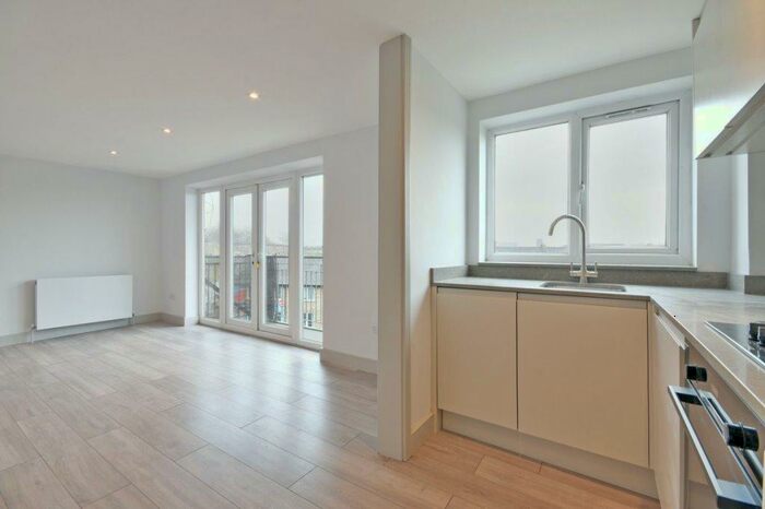 2 Bedroom Flat To Rent In Albion Drive, Hackney, London, E8