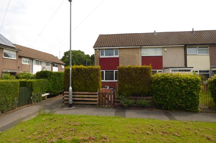 2 Bedroom Town House To Rent In Helston Road, Leeds, LS10