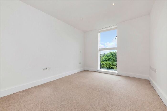 2 Bedroom Flat For Sale In Kingfisher Way, Cambridge, Cambridgeshire, CB2