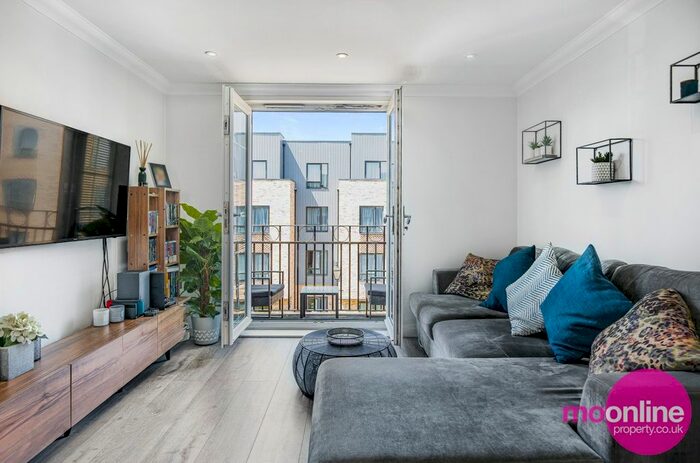 2 Bedroom Flat For Sale In London Road, Bushey, Hertfordshire, WD23