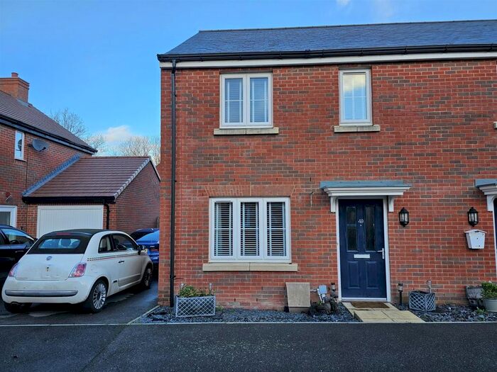 2 Bedroom End Of Terrace House For Sale In Larcombe Road, Petersfield, Hampshire, GU32