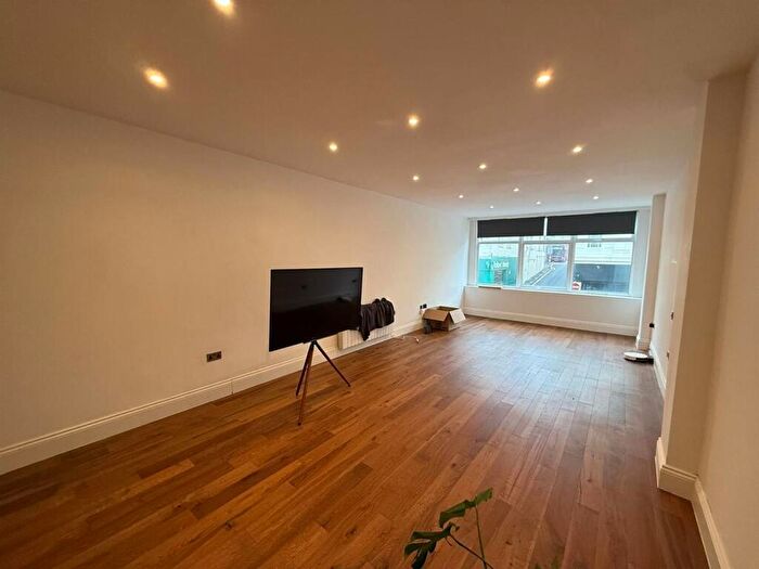 Studio To Rent In Clarence Square, Brighton, BN1
