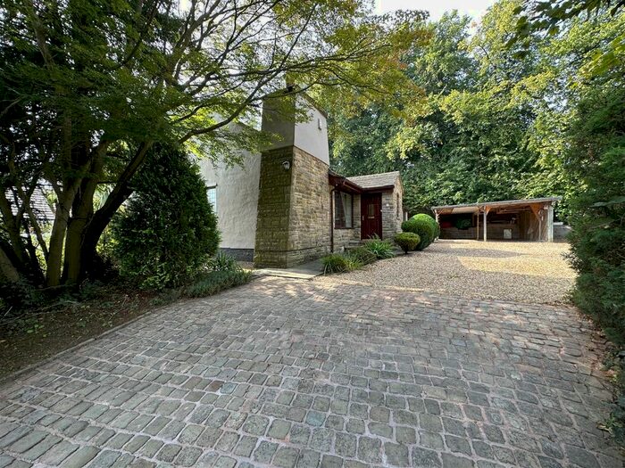 4 Bedroom Bungalow To Rent In Valley Road, Macclesfield, SK11