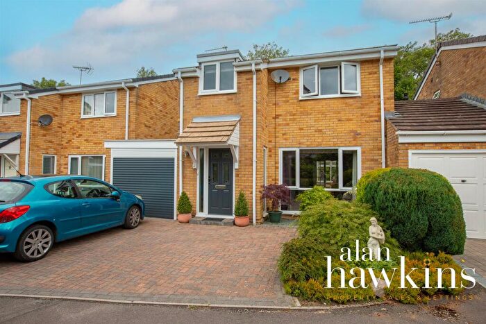 3 Bedroom Link Detached House For Sale In Saffron Close, Wootton Bassett, SN4