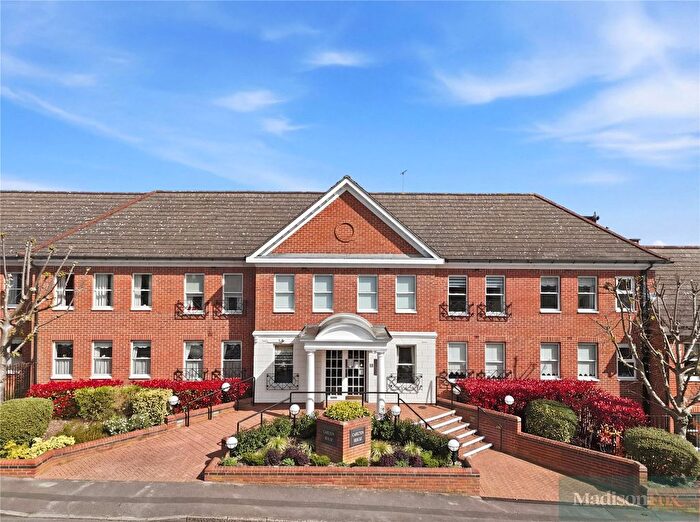 1 Bedroom Flat For Sale In Algers Road, Loughton, Essex, IG10