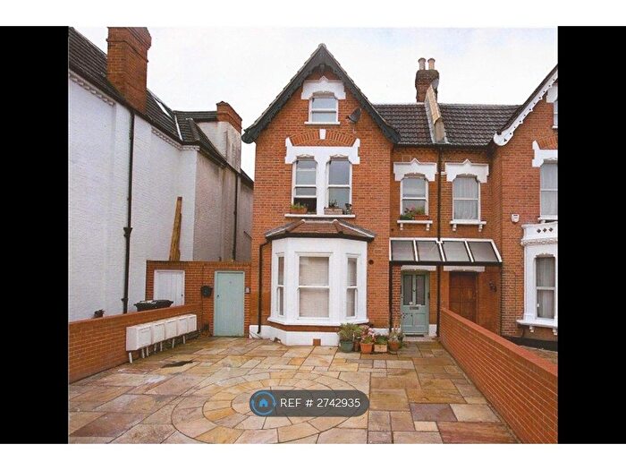 Studio To Rent In Farnan Road, London, SW16