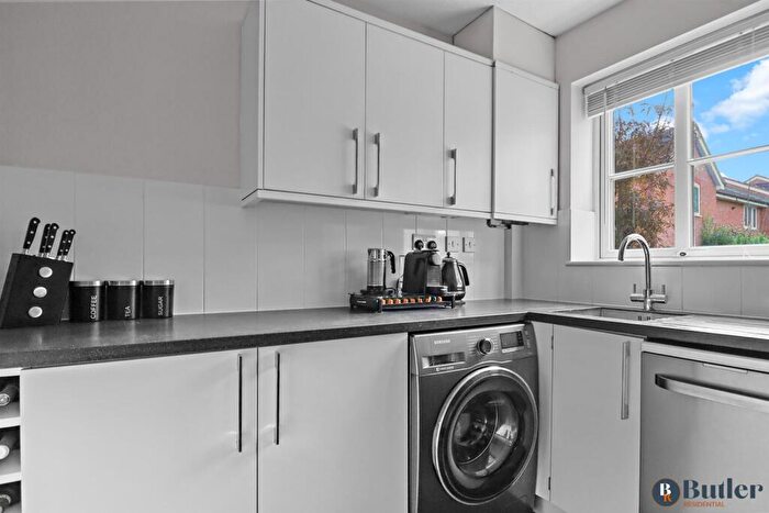 3 Bedroom End Of Terrace House For Sale In Morecambe Close, Stevenage, SG1