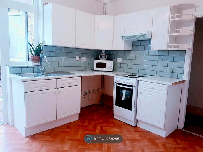 2 Bedroom End Of Terrace House To Rent In Miriam Road, Plumstead SE18