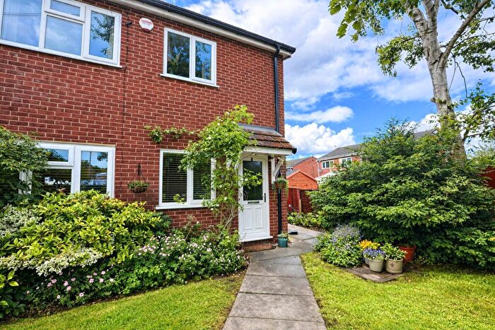 2 Bedroom Maisonette For Sale In Dunvegan Road, Hazel Grove, Stockport, Greater Manchester, SK7