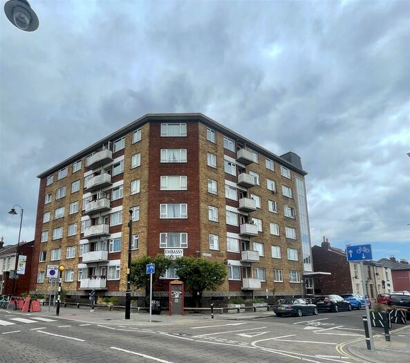 2 Bedroom Flat To Rent In Embassy Court, Bramble Road, Portsmouth, PO4