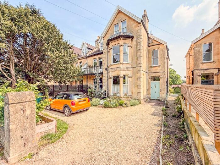 2 Bedroom Apartment For Sale In Combe Park, Bath, BA1