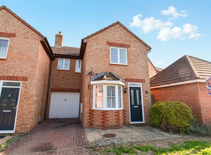 3 Bedroom End Of Terrace House For Sale In Odin Close, Bedford, MK41