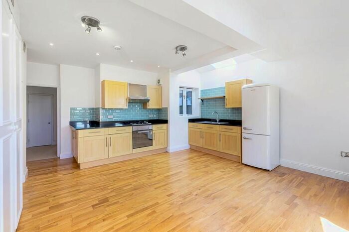 2 Bedroom Flat To Rent In Church Lane, London, SW17