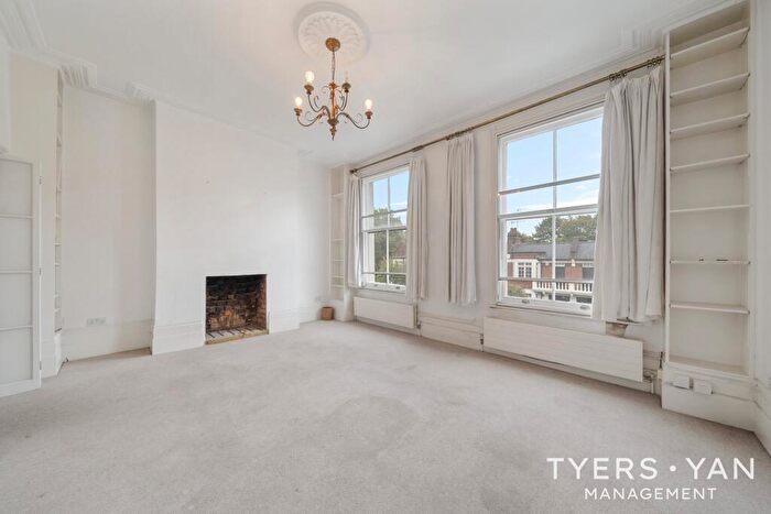 2 Bedroom Apartment For Sale In Wallace Road, London, N1