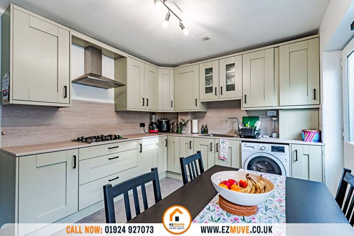 3 Bedroom Terraced House For Sale In Mill Lane, Batley, WF17