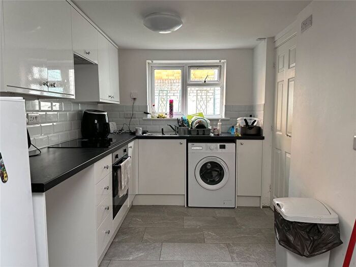 1 Bedroom Flat To Rent In Cheddon Road, Taunton, Somerset, TA2