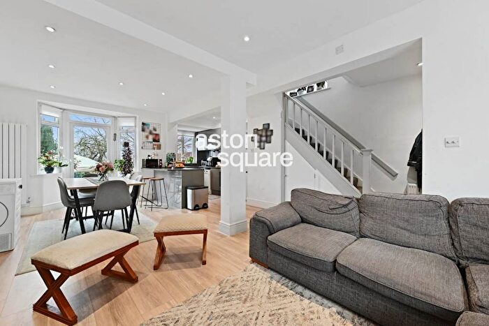 3 Bedroom Semi Detached House For Sale In Selborne Gardens, London, NW4