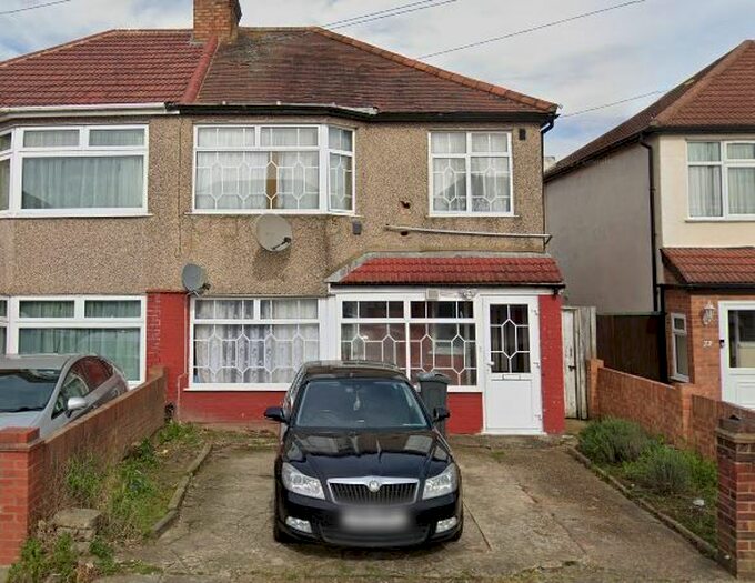 4 Bedroom Semi-Detached House To Rent In Francis Road, Hounslow, TW4