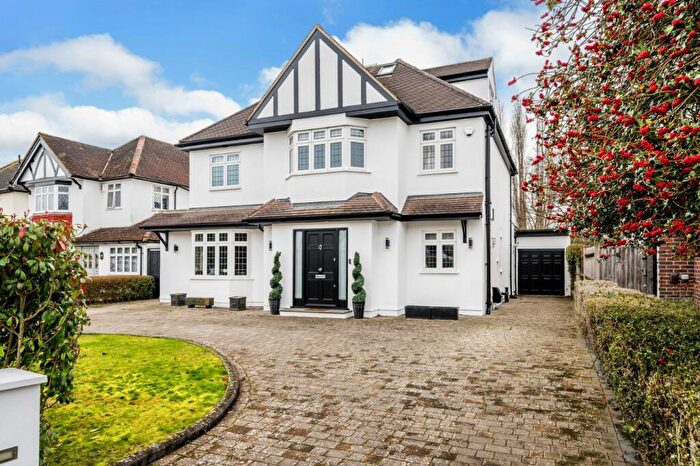 5 Bedroom Detached House For Sale In Hayes Way, Beckenham, BR3